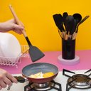 Ver imagem 5 de Kit 11 Utensílios de Cozinha de Silicone com Cabo de Madeira e Suporte - Tud