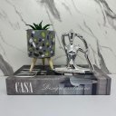 Ver imagem 4 de Kit decoração livro + vaso tripé + mulher meditando prata