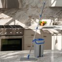 Ver imagem 6 de Rodo Flat Mop e Balde Lava e Seca 5l com 2 Refis - Limpeza Eficiente