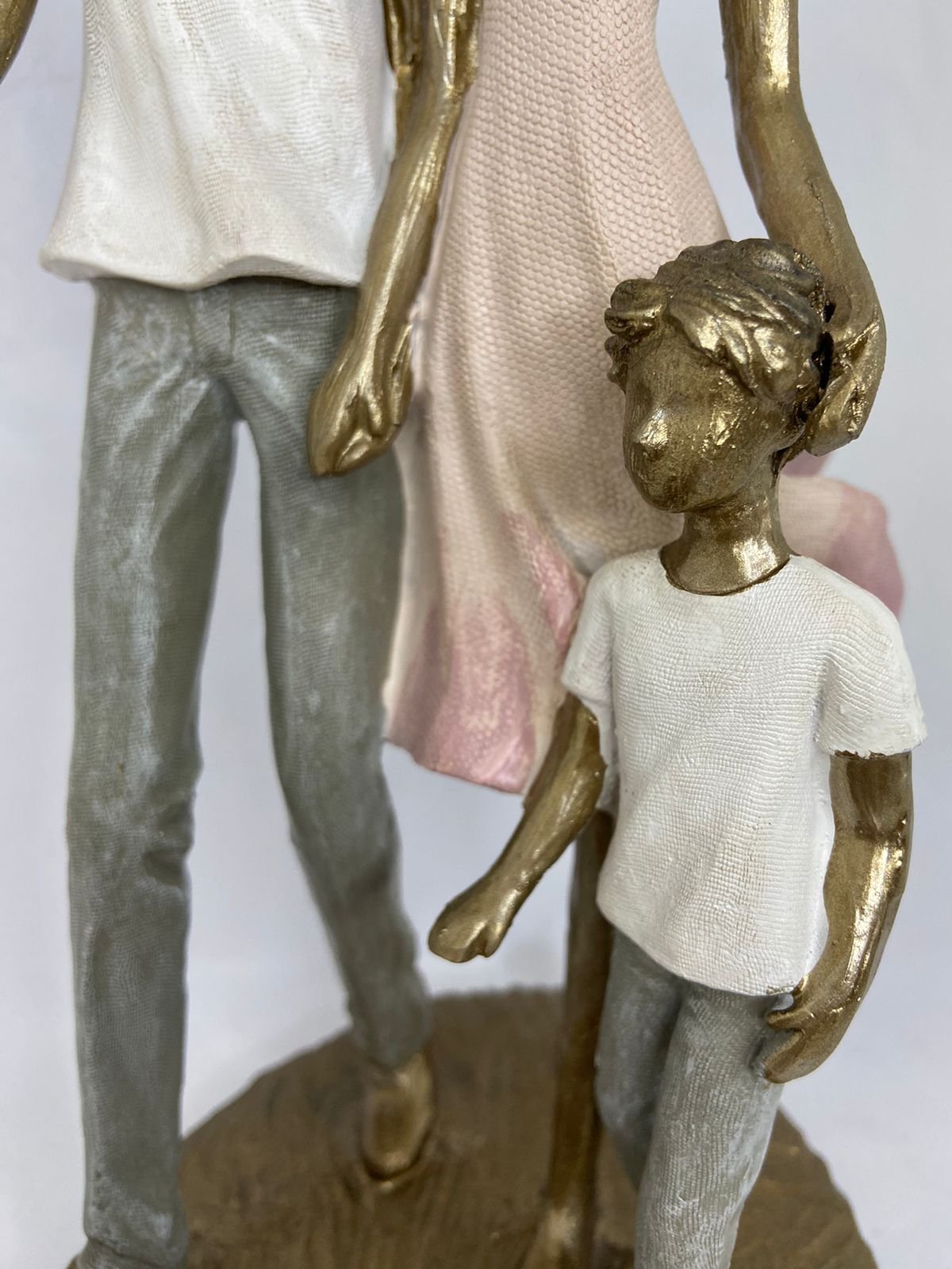 Escultura Decorativa Em Resina Pai E Mãe Com Filho E Pet 25cm|Luart´s Decor Espressione - 3