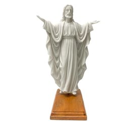 Escultura Jesus em Po de Marmore na Base em Madeira 28,5cm - 3