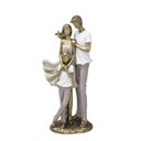 Ver imagem 1 de Escultura Decorativa Casal e Filho Dourado e Branco