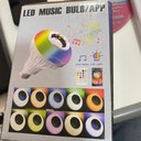 Ver mais imagens de Lâmpada LED 12W E27 RGB Colorida com Caixa de Som Bluetooth e Controle Remoto