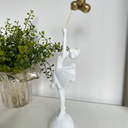 Ver imagem 2 de Escultura Decorativa Poliresina Menina Branco e Dourado 30x7x6,5cm