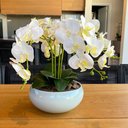 Ver imagem 1 de Arranjo Grande Centro de Mesa 4 Orquídeas Brancas 3d Vaso Branco