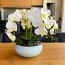 Arranjo Grande Centro de Mesa 4 Orquídeas Brancas 3d Vaso Branco - 1