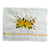 Toalha bordada de Mão, Lavabo Duas Rosas amarelas, com barra em Tira Bordada. 1 Peça. Cor Branca. Do - 1