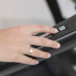 Esteira Ergométrica Starke Home SH 3.5 c/ Massageador e Inclinação Eletr. - Motor DC 3HP até 14km/h: - 6