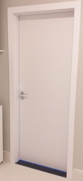 Kit Porta De Madeira Melamínico Lisa Branco 90x210x22.0cm - Com Fechadura Interna - Randa Direito - 2