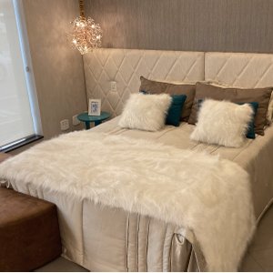 Peseira Premium Pelúcia Pelo Alto Cama Casal 1,60mx80cm + 2 Capas de Almofadas Pelúcia Premium Cor: 