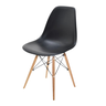 Cadeira Eames Preta Resistente - Base Madeira Natural Maciça - 1